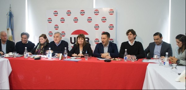 Cómo se partió la nueva UCR: los mileístas, los moderados y los más cercanos al kirchnerismo