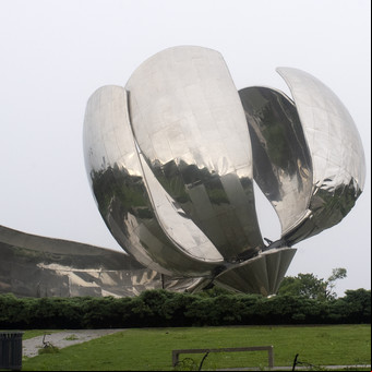 Temporal en la Ciudad: el viento dañó uno de los pétalos de la Floralis Genérica en Palermo