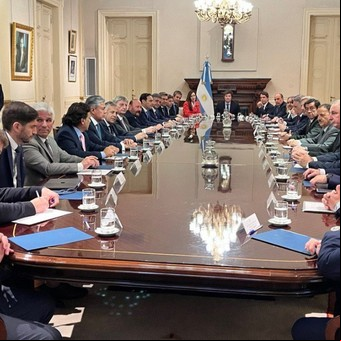 Medidas y agenda de Javier Milei, EN VIVO: "Después de seis años de hacer política...", la queja de Carolina Píparo por la ausencia de mujeres en la reunión con gobernadores 