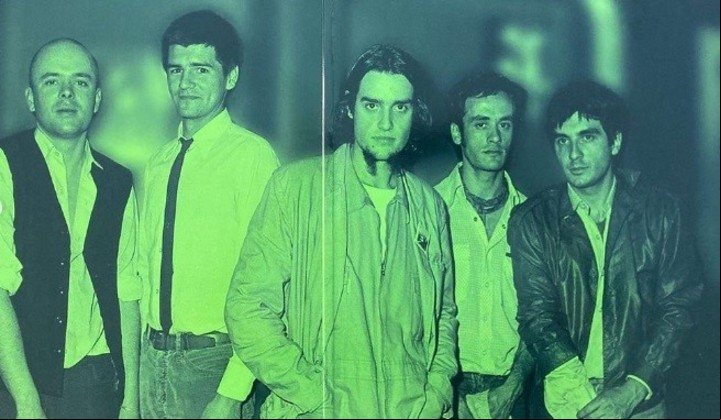 Sumo en 1983: Luca Prodan, Alejandro Sokol, Roberto Pettinato, Germán Daffunchio y Diego Arnedo. Foto del álbum.