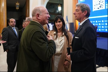 Constitucionalistas polemizan por el uso de DNU por parte de Javier Milei para desregular la economía