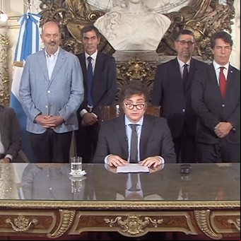 Javier Milei, el Presidente en cadena nacional, EN VIVO: derogan la ley de Alquileres, desregulan las obras sociales y habilitan las privatizaciones