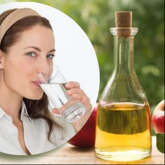 Cuáles son los beneficios de tomar agua caliente con vinagre de manzana en ayunas