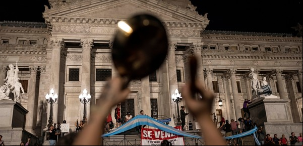 Qué es el Síndrome de Estocolmo: el fenómeno psicológico que usó Javier Milei para referirse a los cacerolazos