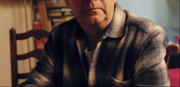 De "fracasado" a "best seller": ¿quién es Mick Herron y por qué lo consideran el mejor novelista de espías?