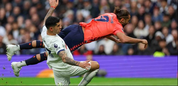 Cuti Romero, héroe del Tottenham: espectacular corrida y un cruce que se gritó como un gol