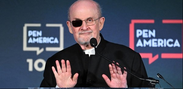 Aplazan el juicio al agresor de Salman Rushdie por la próxima publicación del escritor