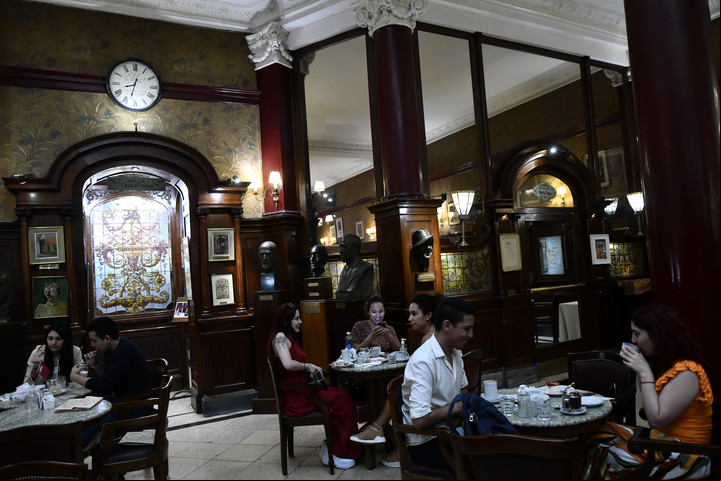 El Café Tortoni, el más antiguo de Buenos Aires. Foto: Federico Imas
