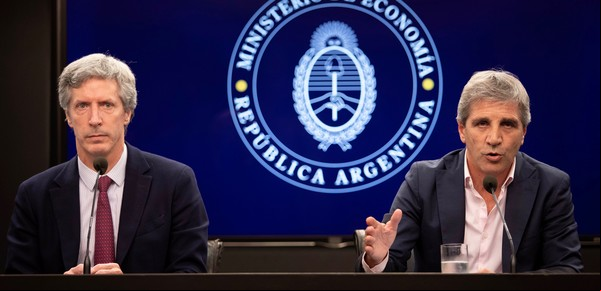 Gobierno y dólar: la peor semana, efecto silobolsa y la impotencia para "sacar algo" en el Senado