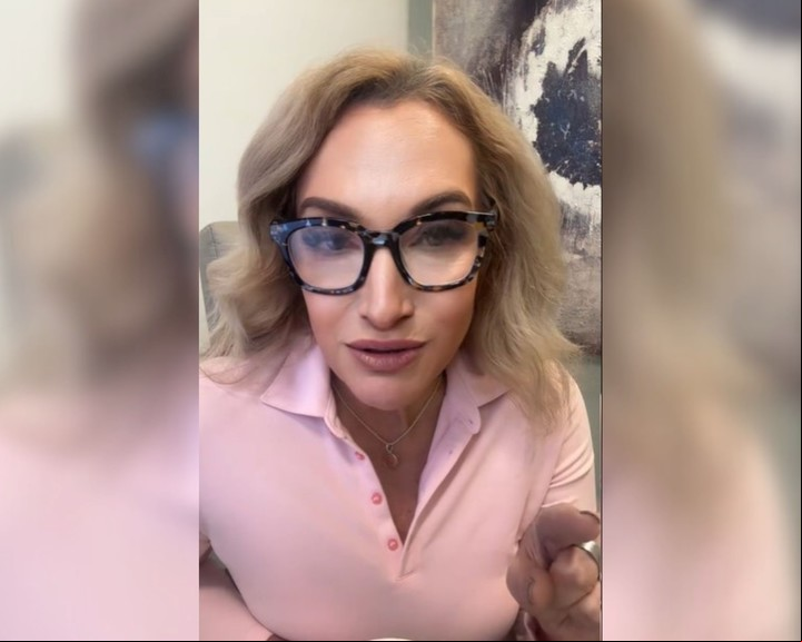 Apuesta. La mujer arriesgó con una pregunta al CEO. Foto: captura/@j.t.odonnell.