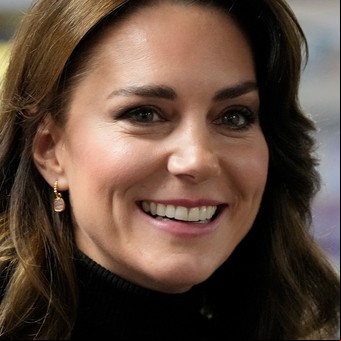 Una foto censurada de Kate y su retorno postergado a la vida pública revelan una realeza británica "vieja y en problemas"