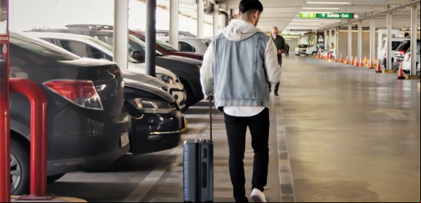 Estacionar en Aeroparque o Ezeiza hasta volver de viaje: cuánto cuesta este invierno