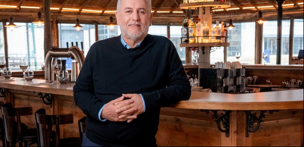 Fue mozo en la Rural y su empresa gastronómica atiende hoy a 10.000 personas a la vez