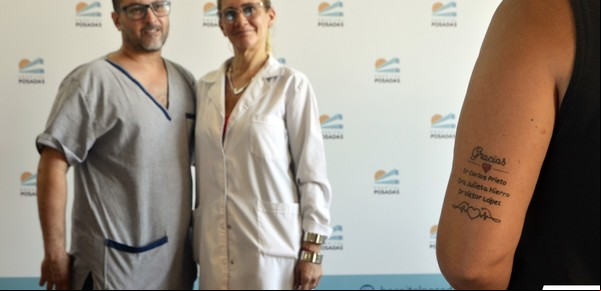 Emoción en el Posadas: superó un cáncer y se tatuó el nombre de los médicos