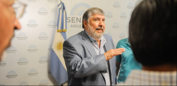 José Mayans dice que a Cristina Kirchner "le duele" que Axel Kicillof "no la respalde"