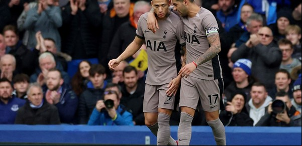 El fallo de Cuti Romero que le dio el empate agónico al Everton sobre Tottenham y que un rival le festejó en la cara