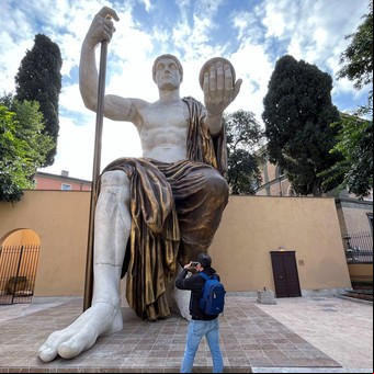 La antigua grandeza de Roma resurge con la copia de un coloso