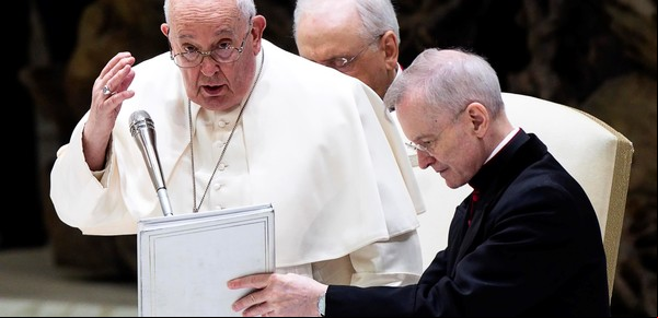Papa Francisco: "Se escandalizan si bendigo a un homosexual y no, si se la doy a un empresario que tal vez explota a la gente"