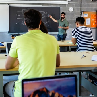 La mitad de los argentinos cree que es más importante aprender oficios que terminar la secundaria