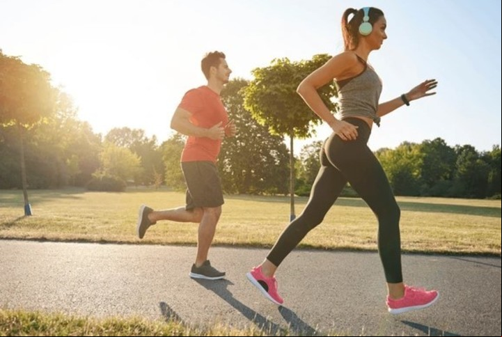 Correr al aire libre. Foto: Shutterstock.