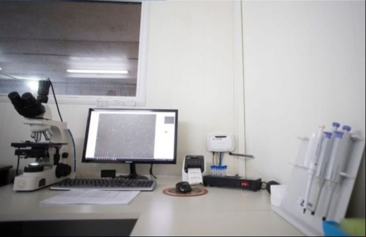 Laboratorio de procesamiento de semen para las 7 granjas que integran Grupo Porcino.