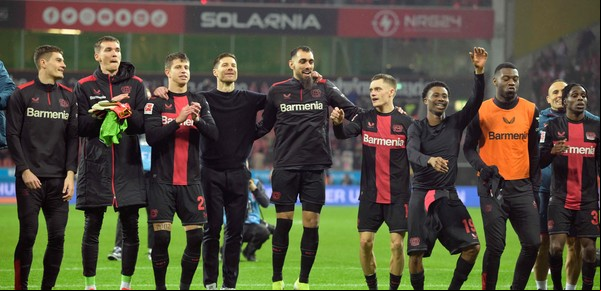 Bayer Leverkusen, el equipo top de Europa: goleada al Bayern Munich y emotivo gesto de Xabi Alonso con su cuerpo técnico