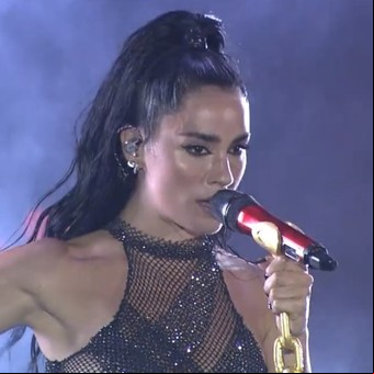 El duro mensaje de Lali Espósito en Cosquín Rock tras un nuevo cruce con Javier Milei: “Para los antipatria”