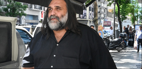 Tras cinco años de silencio, Roberto Baradel ahora reclama paritarias y amenaza con no arrancar las clases