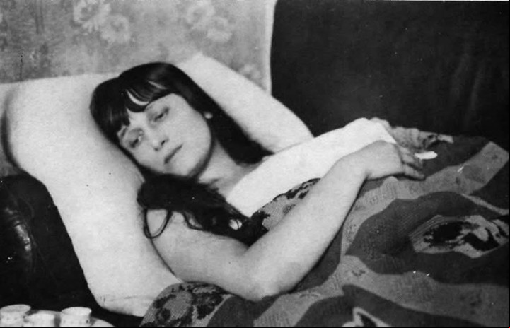 Ajmatova: la aparente sencillez de su poesía la hizo muy popular.