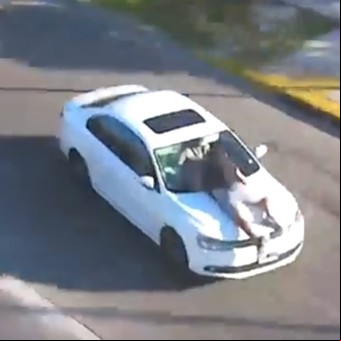 De película: chocó, huyó con la víctima colgada en el capot tras una discusión y terminó detenido luego de una feroz persecución 