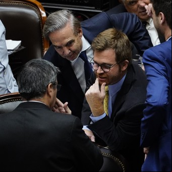 Inversores extranjeros piden ver a Miguel Pichetto para despejar dudas sobre el apoyo de la política al ajuste