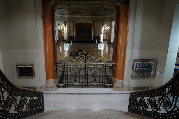 El antiguo recinto de la Bolsa, desde la escalera de honor. Foto: Guillermo Rodríguez Adami