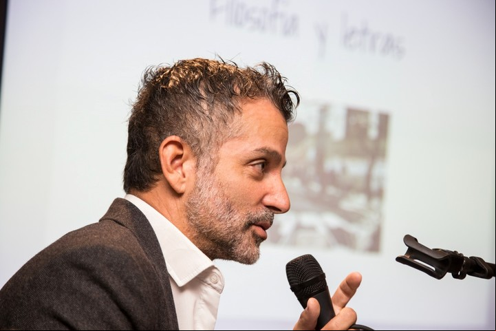 Roni Bandini tiene 49 años y trabaja con IA. Foto: cortesía Roni Bandini.
