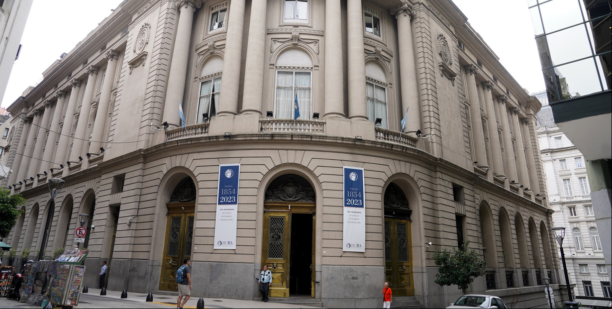 La historia del primer "gigante" del Bajo: el edificio centenario al que la tecnología dejó casi sin uso 