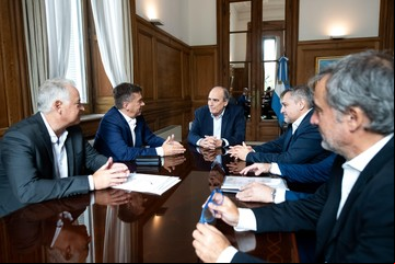 Un gobernador que apoyó a Ignacio Torres ahora pide poner “paños fríos” y dejar la “queja” por la herencia recibida