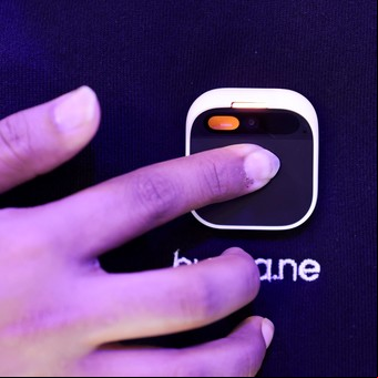 El triste final de AI Pin, el dispositivo que prometía reemplazar a los celulares y terminó siendo un fracaso