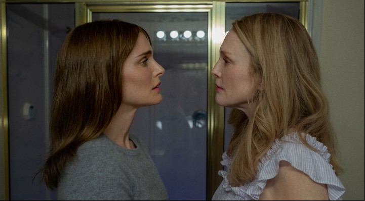 Portman, Moore y la escena del filme de Todd Haynes que recuerda a Ingmar Bergman. Fotos Diamond Films