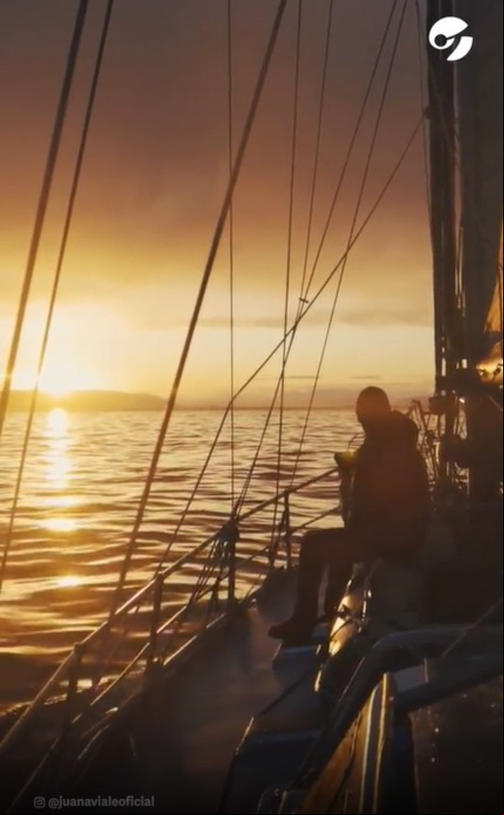 Juana Viale y Yago Lange, en un atardecer de ensueño. Captura Instagram.