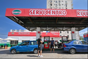 La crisis se desborda en Cuba y el gobierno pone en marcha un aumento de 400% en los combustibles