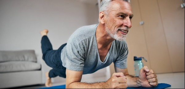 Ejercicios diarios recomendados para hombres que buscan estar en forma