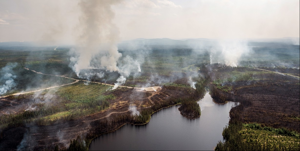 Canadá se prepara para otra temporada de llamas mientras arden los "incendios zombis