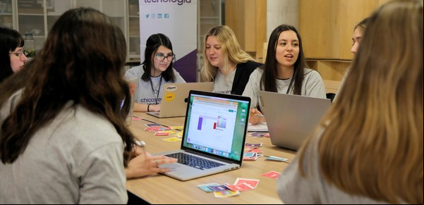 Chicas en Tecnología: cada vez menos mujeres eligen carreras universitarias tech