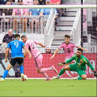 Cóccaro quiso hacer una de Messi y se perdió un gol increíble en el duelo entre Inter Miami y Montreal Impact