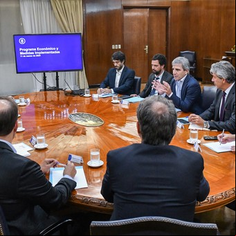 Los supermercados alertaron a Caputo por una nueva caída del consumo en julio
