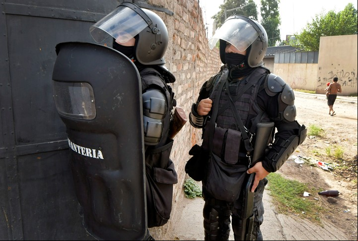 Megaoperativo antidrogas en Godoy Cruz: hubo más de 40 allanamientos en un barrio. Foto Orlando Pelichotti