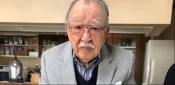 Murió a los 100 años el inventor del karaoke: la curiosa razón para crearlo y por qué no es millonario