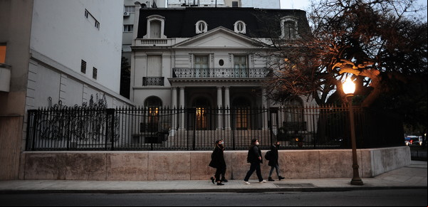"Deskirchnerización en marcha": el Gobierno le cambia el nombre a las oficinas de Pettovello y hubo una orden particular para el CCK