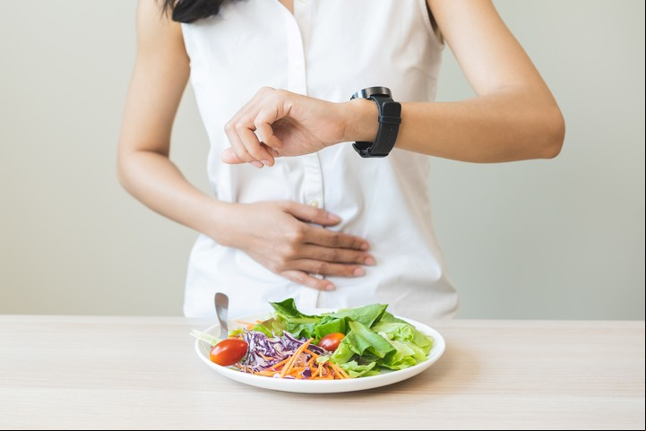 Un ayuno de 16 horas o más se asoció con mayor riesgo de muerte cardiovascular. Foto Shutterstock.