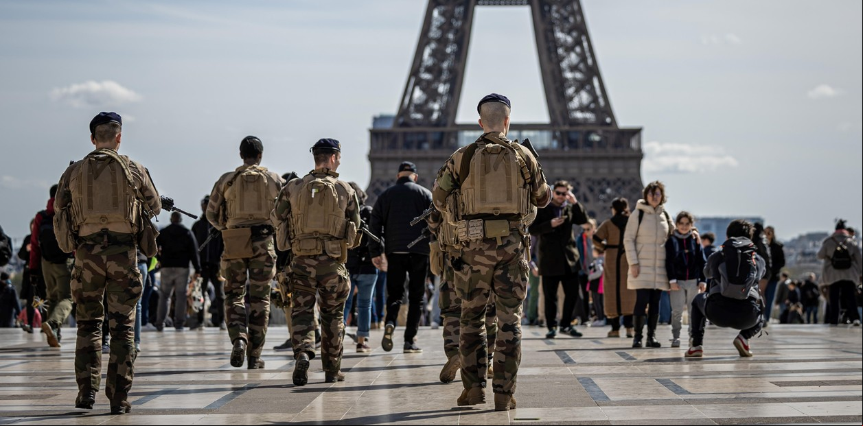 Alerta terrorista en Francia: 130 escuelas y liceos amenazados y decenas de atentados frustrados