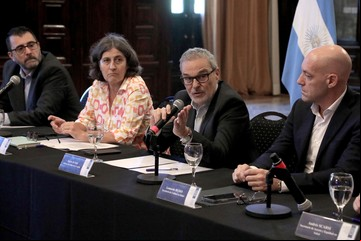 Los datos que muestran ahora cómo el Gobierno postergó la vacuna del dengue: "Se va a armar lío"